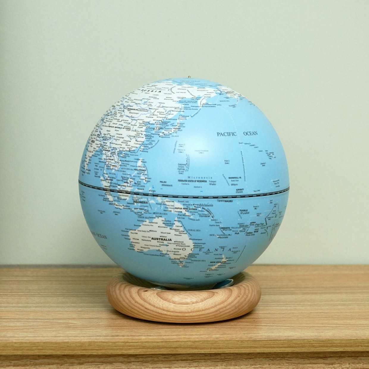 Gingko Design Mini Atlas Globe Lamp - Sky Blue