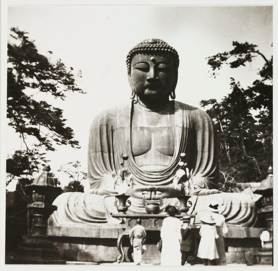 Tourists at Kamakura temple, c 1905. Art Print - Science Museum Shop