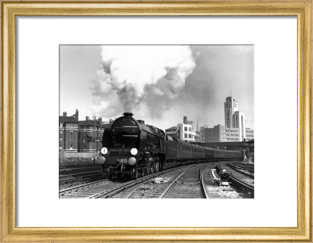 'Howard of Effingham' leaving London Victoria station, c 1939. art print small gold Art Print - Science Museum Shop