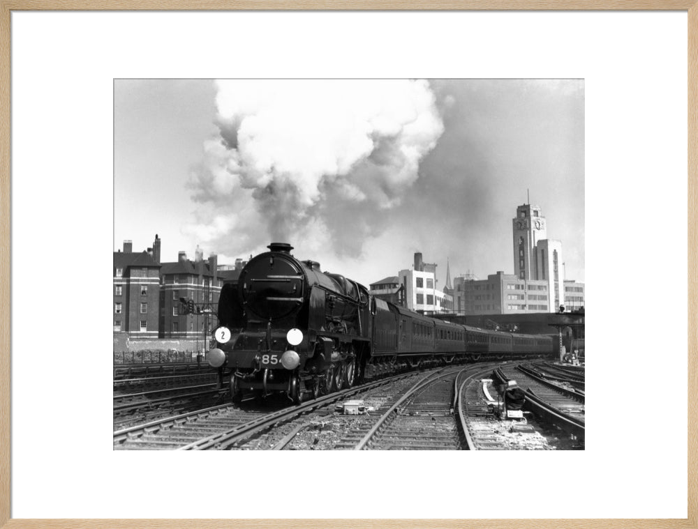 'Howard of Effingham' leaving London Victoria station, c 1939. art print extra large natural Art Print - Science Museum Shop