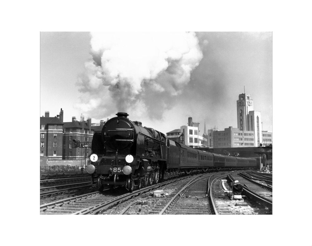 'Howard of Effingham' leaving London Victoria station, c 1939. art print extra small none Art Print - Science Museum Shop