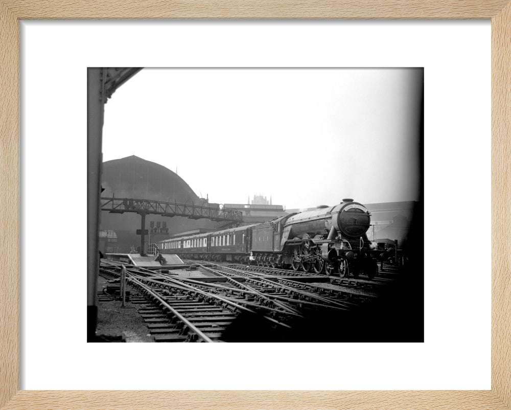 LNER A3 'Blink Bonny' No.51 on the 'Queen of Scots' art print extra small natural Art Print - Science Museum Shop