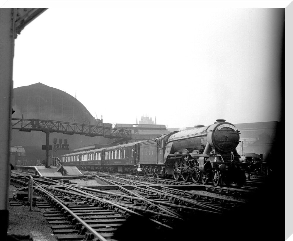 LNER A3 'Blink Bonny' No.51 on the 'Queen of Scots' stretched canvas extra large none Art Print - Science Museum Shop