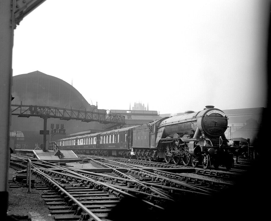LNER A3 'Blink Bonny' No.51 on the 'Queen of Scots' Art Print - Science Museum Shop
