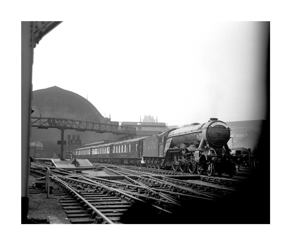 LNER A3 'Blink Bonny' No.51 on the 'Queen of Scots' unstretched canvas large none Art Print - Science Museum Shop