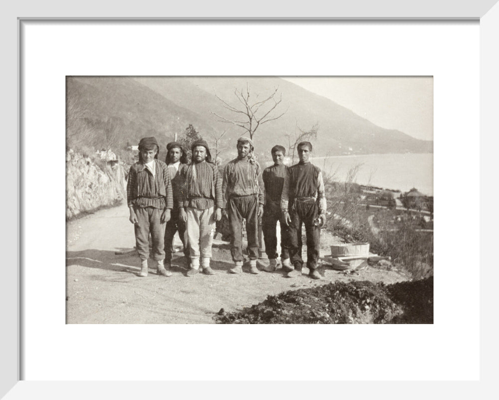 Workmen at Gagra art print extra small white Art Print - Science Museum Shop