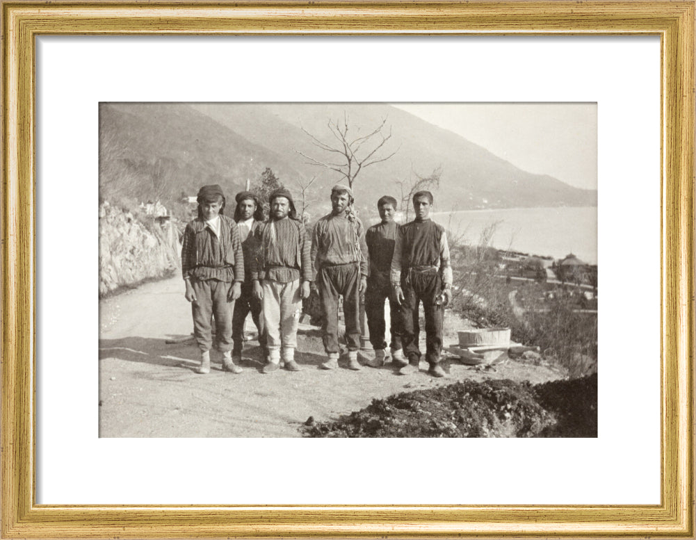 Workmen at Gagra art print small gold Art Print - Science Museum Shop