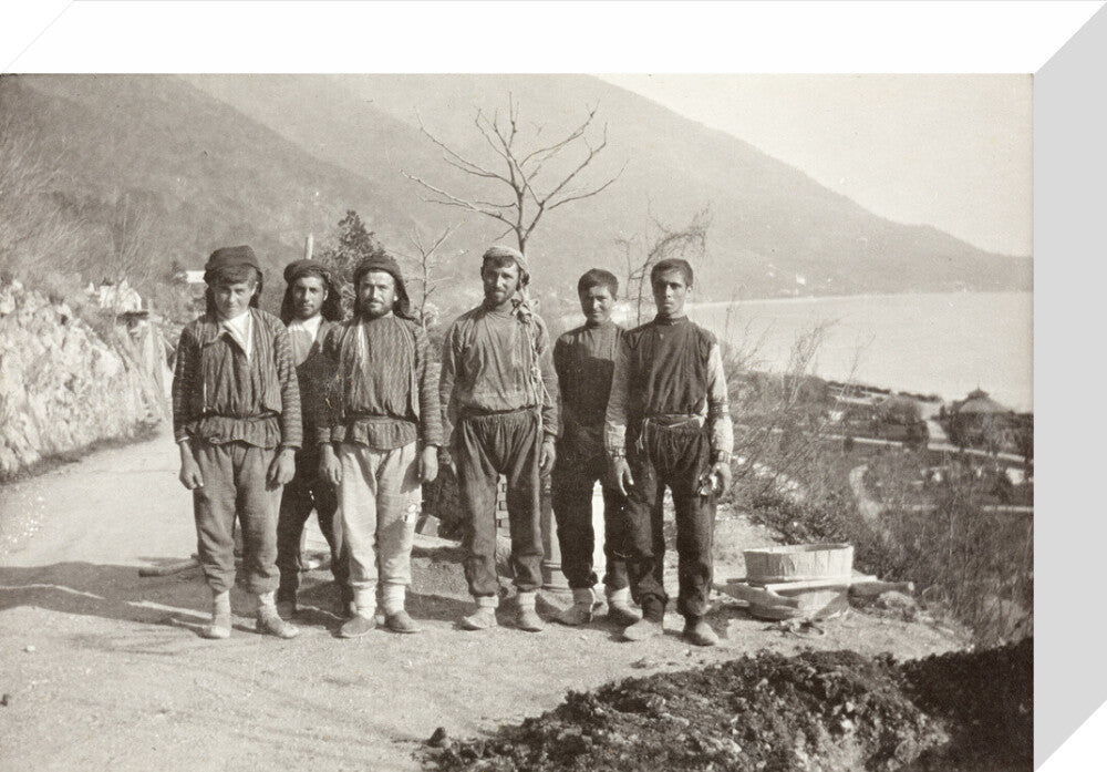 Workmen at Gagra stretched canvas small none Art Print - Science Museum Shop