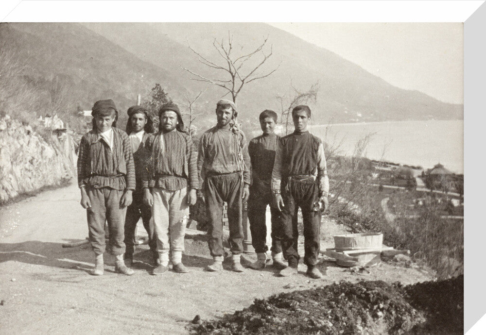 Workmen at Gagra stretched canvas medium none Art Print - Science Museum Shop