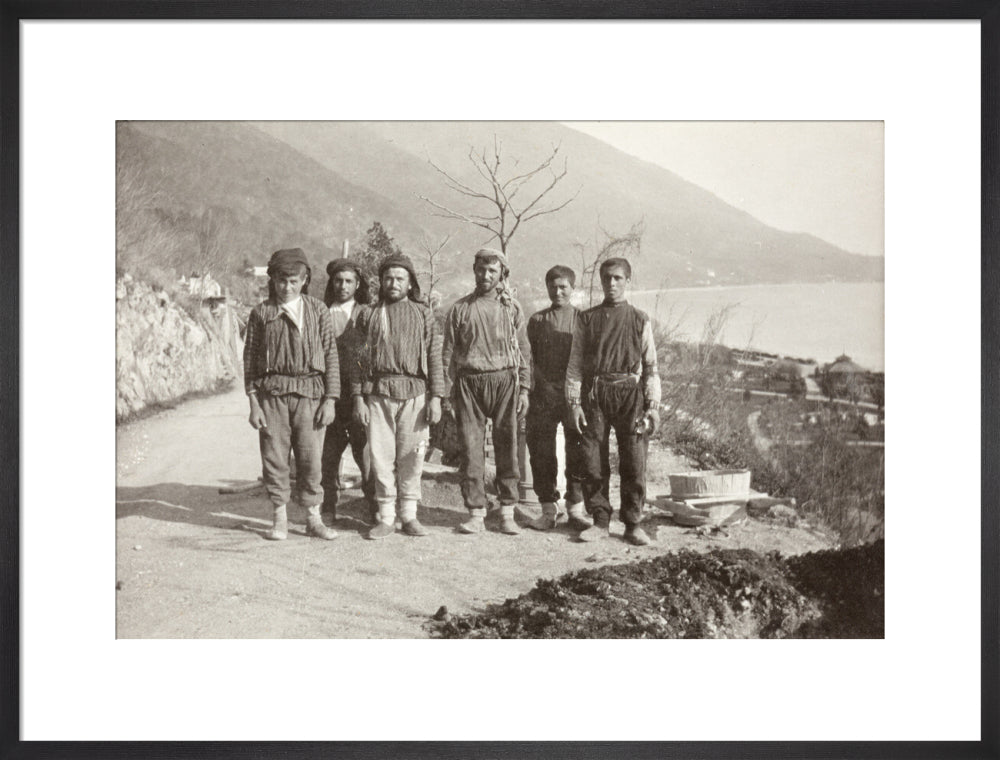 Workmen at Gagra art print large black Art Print - Science Museum Shop