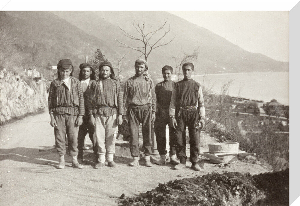 Workmen at Gagra stretched canvas large none Art Print - Science Museum Shop