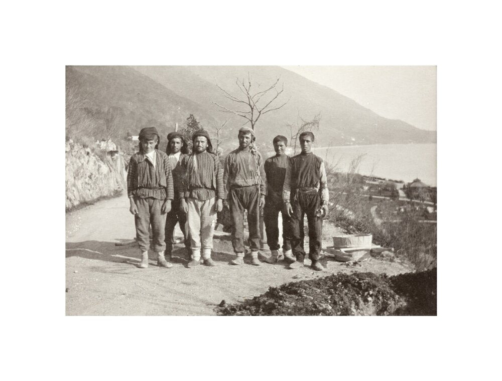 Workmen at Gagra unstretched canvas small none Art Print - Science Museum Shop
