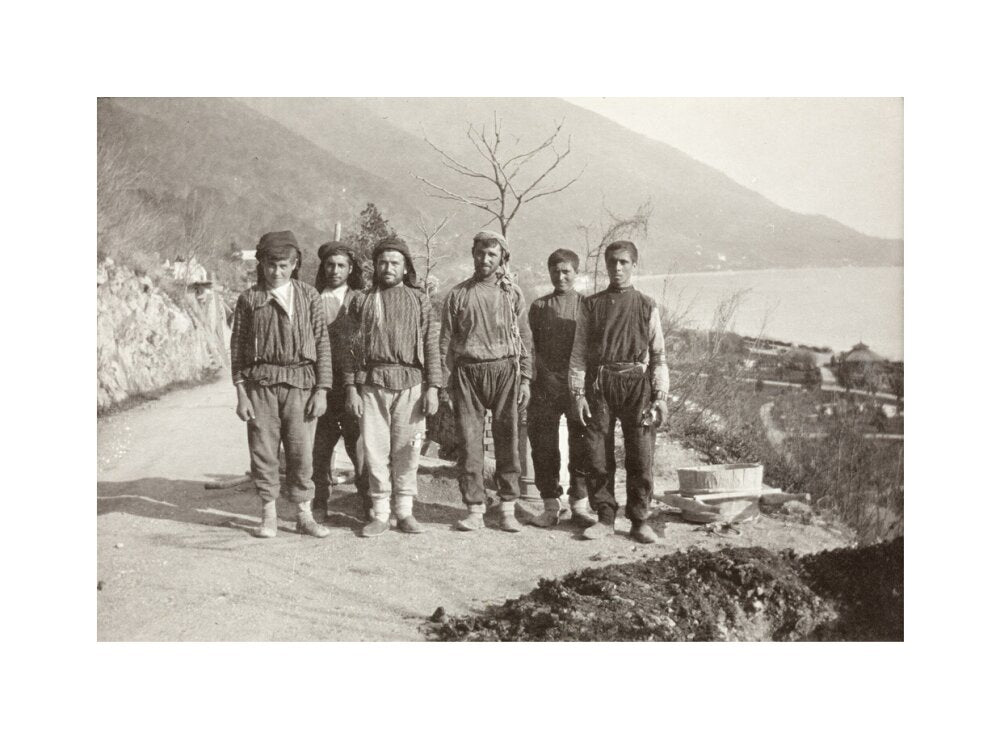Workmen at Gagra unstretched canvas medium none Art Print - Science Museum Shop